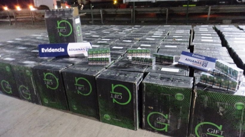 Aduanas intercepta a camión con 100 mil cajetillas de cigarrillos de contrabando:Vehículo circulaba por paso no habilitado