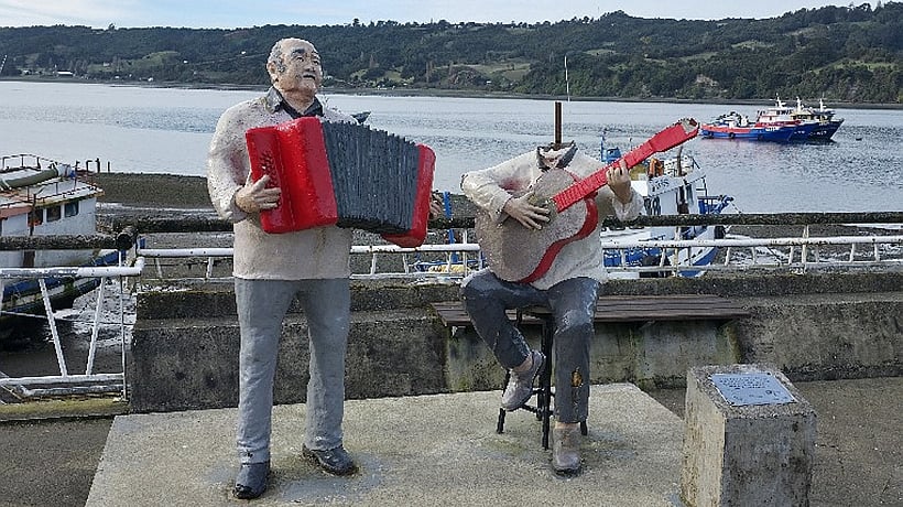 Imputado por descabezar escultura en Dalcahue con medidas cautelares