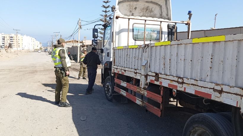 Detienen a conductor de camión por manejar sin licencia profesional en sector La Chimba Detienen a conductor de camión por manejar sin licencia profesional en sector La Chimba