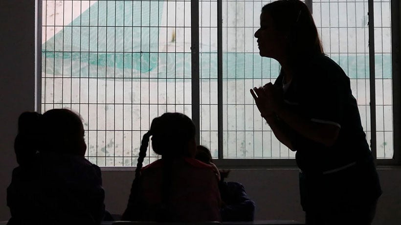 Presentan querella contra profesora por golpear a alumno TEA en Concón