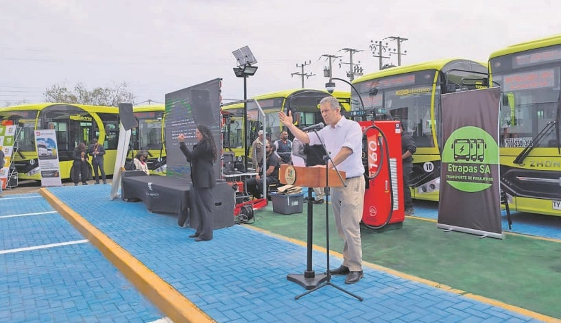 Nuevo recorrido E1 dará inicio a la electromovilidad con 12 buses en Arica Nuevo recorrido E1 dará inicio a la electromovilidad con 12 buses en Arica