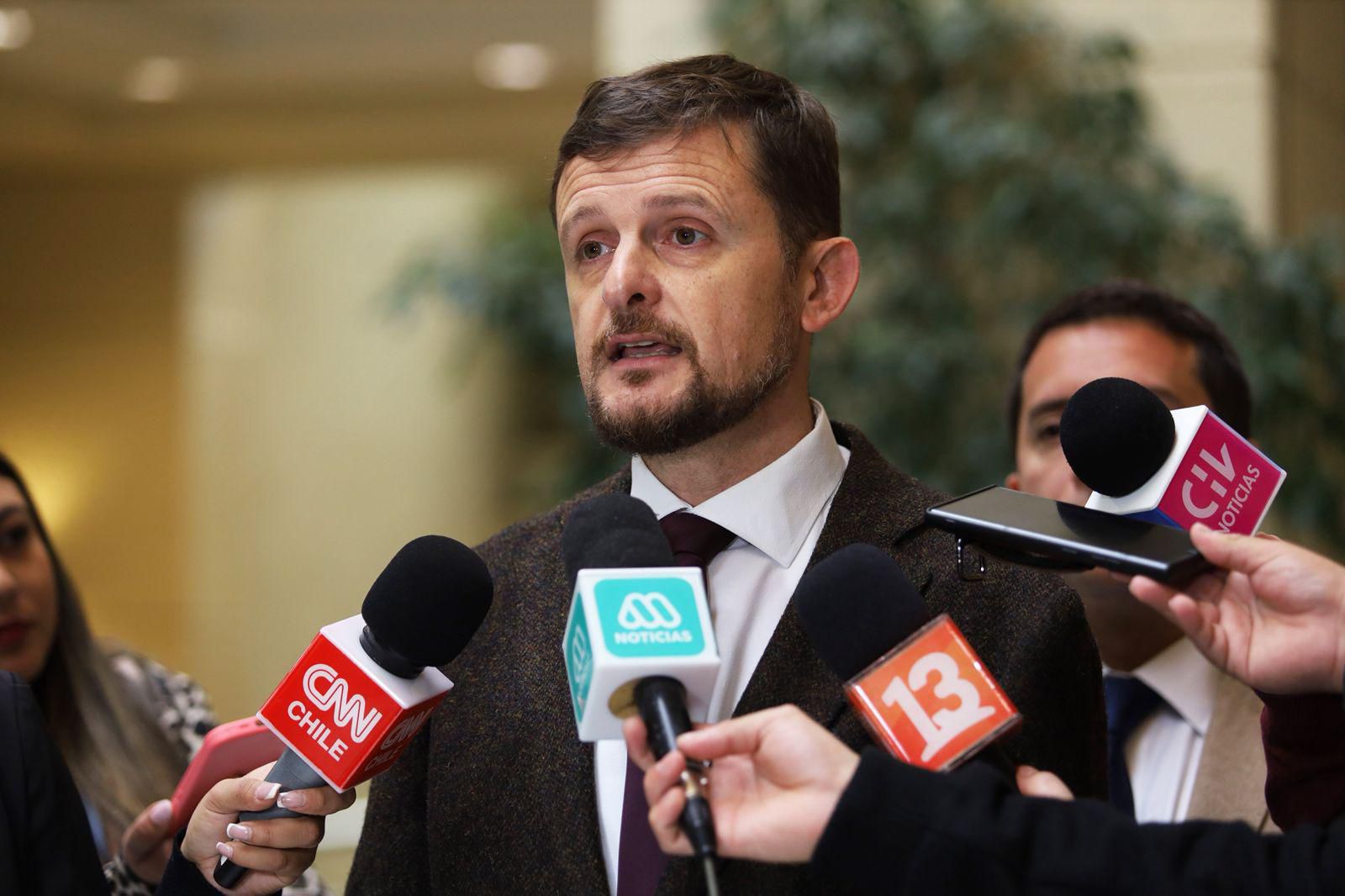 Diputado Schubert acusa contradicciones de Loncon sobre terrorismo en La Araucanía: “Desconoce la realidad de la zona” Diputado Schubert acusa contradicciones de Loncon sobre terrorismo en La Araucanía: “Desconoce la realidad de la zona”