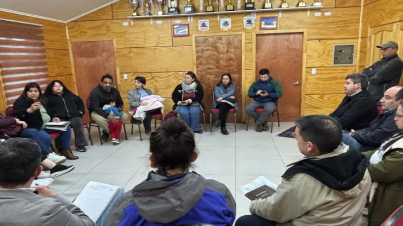 Municipalidad de Castro realizó reunión con vecinos de Lomas y Lomas 2 para abordar inquietudes Municipalidad de Castro realizó reunión con vecinos de Lomas y Lomas 2 para abordar inquietudes