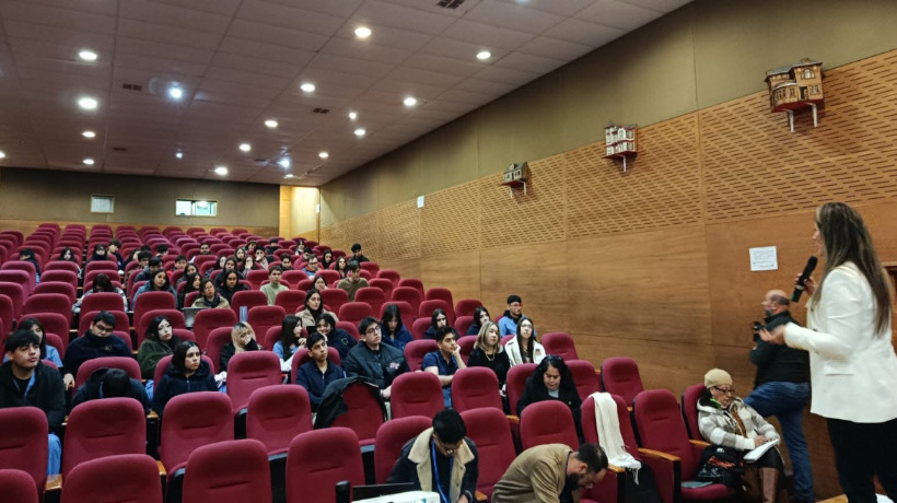 Puerto Montt inicia talleres de formación de monitores oncológicos en el marco del Plan Cáncer Puerto Montt inicia talleres de formación de monitores oncológicos en el marco del Plan Cáncer