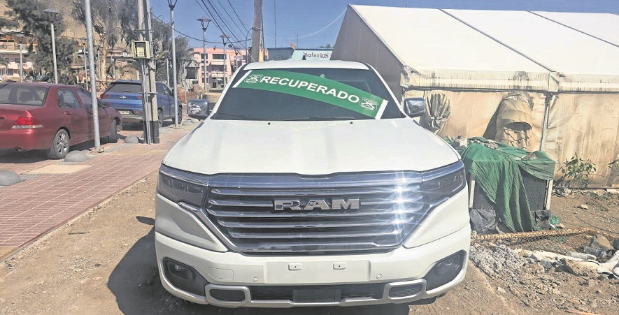 Trasladaba dos vehículos robados: detenido conductor por receptación y falsificación de instrumento público en Atacama Trasladaba dos vehículos robados: detenido conductor por receptación y falsificación de instrumento público en Atacama