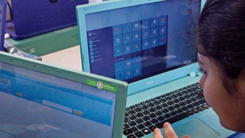 Mineduc espera conectar a internet a 10 mil colegios del país el próximo año Mineduc espera conectar a internet a 10 mil colegios del país el próximo año