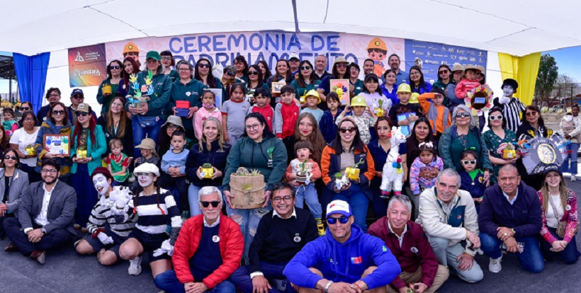 1.500 niños de Calama participaron en la tradicional fiesta 'Jugando a Ser Minera y Minero' 1.500 niños de Calama participaron en la tradicional fiesta 'Jugando a Ser Minera y Minero'