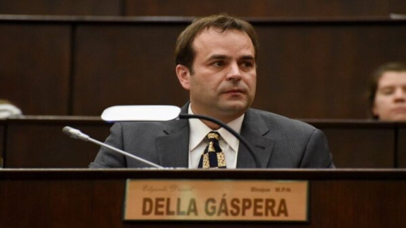 Detienen a exdiputado argentino Edgardo Della Gáspera por intentar ingresar municiones por el paso Pino Hachado. Detienen a exdiputado argentino Edgardo Della Gáspera por intentar ingresar municiones por el paso Pino Hachado.