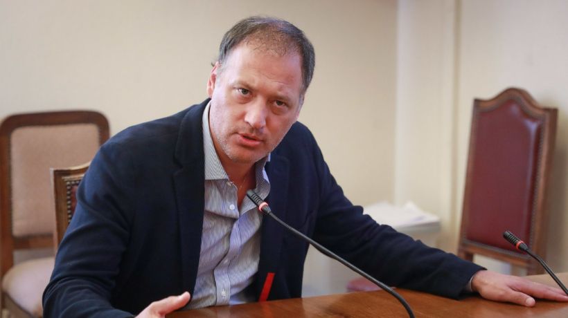 Diputado Castro pide reacción de Cancillería ante propuesta de legalizar autos robados en Bolivia Diputado Castro pide reacción de Cancillería ante propuesta de legalizar autos robados en Bolivia
