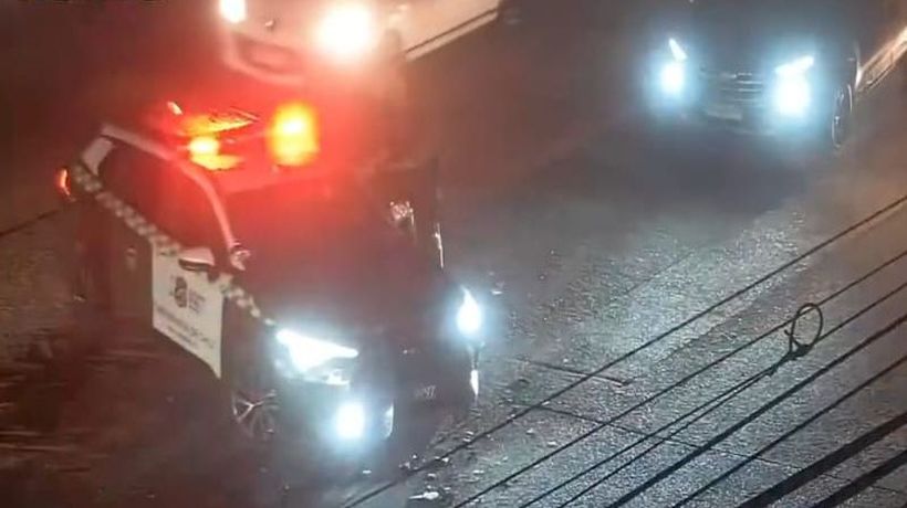 [VIDEO] Detienen a tres sujetos que portaban un arma de fuego al interior de vehículo en Iquique