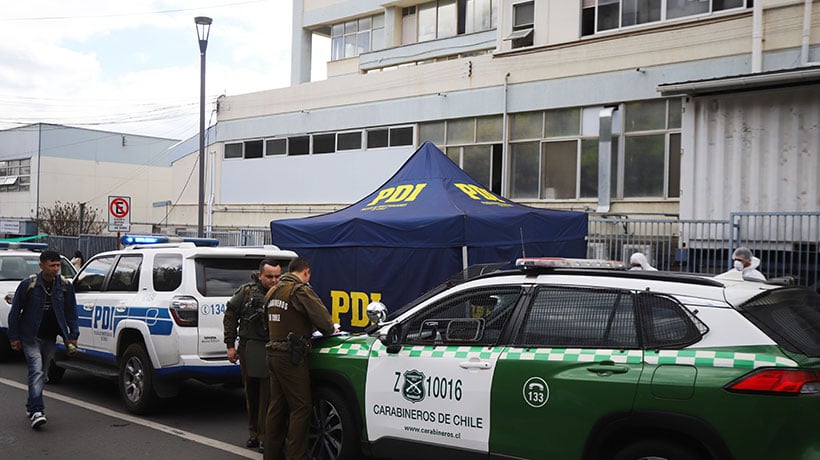 Hallan cadáver al interior de vehículo estacionado en las afueras del hospital Carlos van Buren Hallan cadáver al interior de vehículo estacionado en las afueras del hospital Carlos van Buren