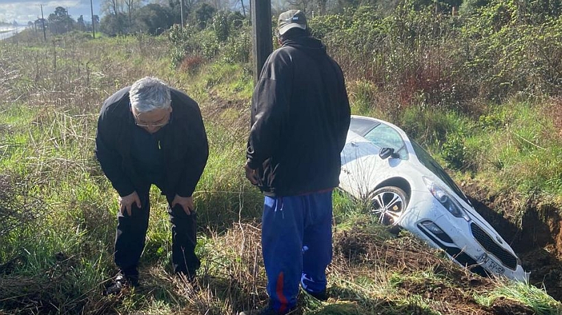 Ex alcalde de Frutillar Ramón Espinoza volcó en la Ruta 5 en medio de granizada Ex alcalde de Frutillar Ramón Espinoza volcó en la Ruta 5 en medio de granizada