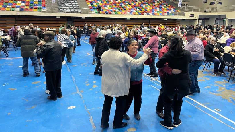 Cerca de 800 personas mayores celebraron la llegada de la primavera Cerca de 800 personas mayores celebraron la llegada de la primavera