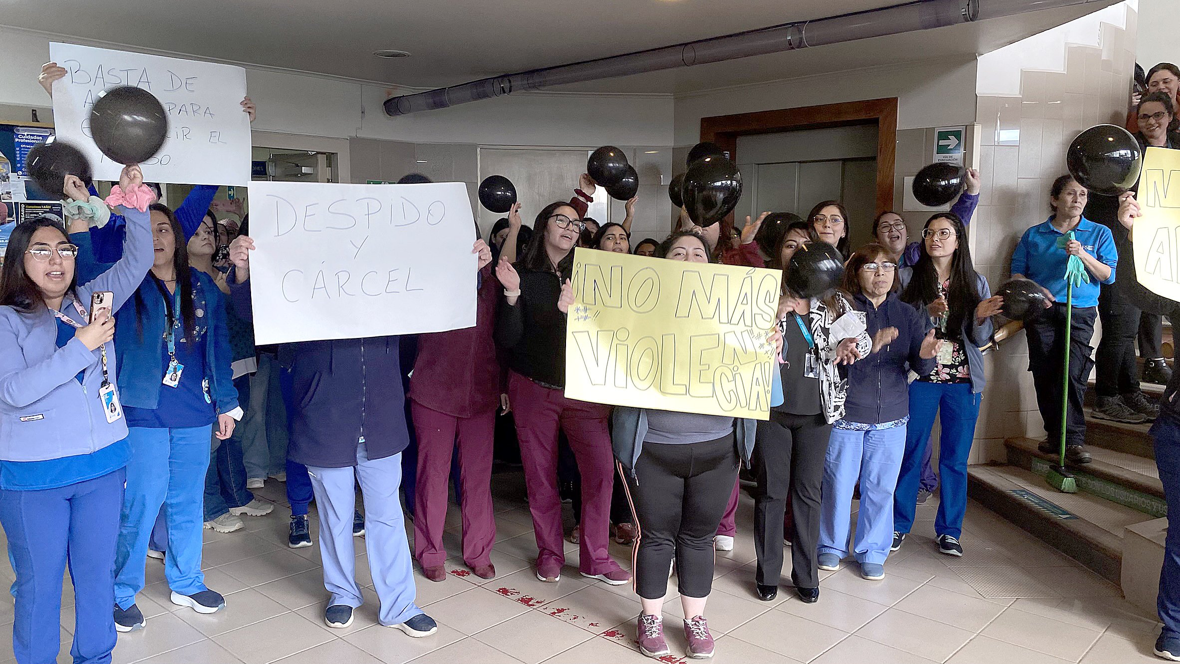 Funcionarios de salud protestaron por tortura a trabajador con TEA en Hospital Base de Osorno Funcionarios de salud protestaron por tortura a trabajador con TEA en Hospital Base de Osorno