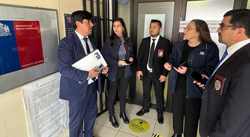 PDI allana dependencias de Bienes Nacionales en Arica: Cinco funcionarios públicos detenidos PDI allana dependencias de Bienes Nacionales en Arica: Cinco funcionarios públicos detenidos