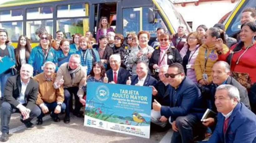Entregan 600 credenciales a los adultos mayores para rebaja del pasaje en micros