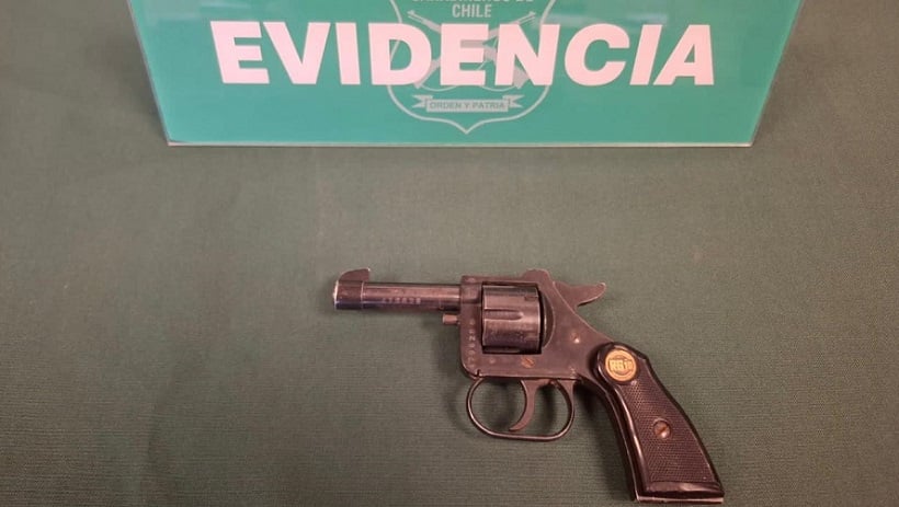 Adolescente de 16 años portaba revólver en Arica: fue detenido por Carabineros Adolescente de 16 años portaba revólver en Arica: fue detenido por Carabineros