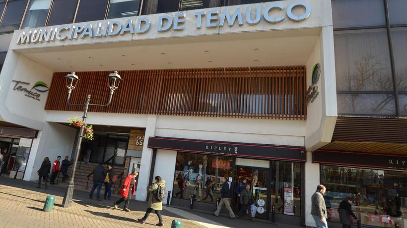 Municipio de Temuco abre sumario a director por presunta ayuda a amigo en licitaciones públicas Municipio de Temuco abre sumario a director por presunta ayuda a amigo en licitaciones públicas