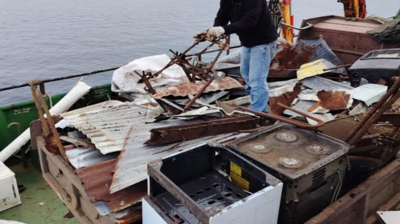 Municipalidad de Quinchao realizó exitoso retiro de chatarra metálica en las islas Quenac y Meulín Municipalidad de Quinchao realizó exitoso retiro de chatarra metálica en las islas Quenac y Meulín