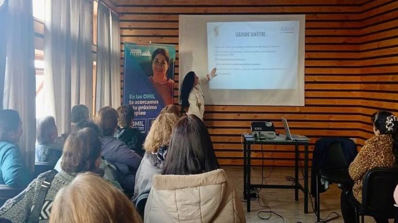 Realizan taller de empleabilidad para tutoras del Programa de Residencia Familiar Estudiantil en Castro Realizan taller de empleabilidad para tutoras del Programa de Residencia Familiar Estudiantil en Castro