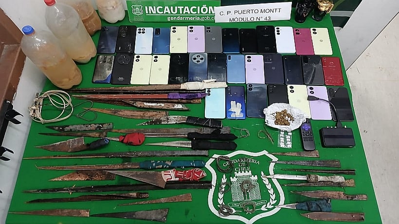 Decomisaron 53 celulares, 49 armas blancas, 19 chips y 22 envoltorios de droga en la cárcel de Puerto Montt Decomisaron 53 celulares, 49 armas blancas, 19 chips y 22 envoltorios de droga en la cárcel de Puerto Montt