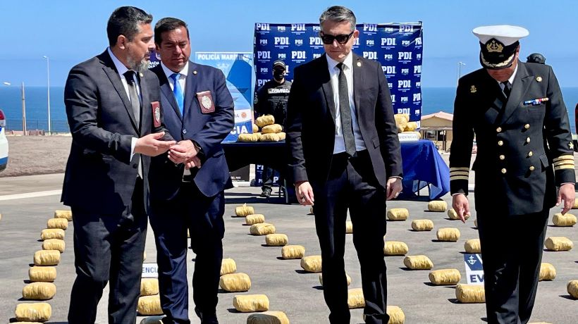 Otros 228 kilos de droga decomisados en Ruta 5 Norte en Antofagasta: detienen a seis imputados por narcotráfico Otros 228 kilos de droga decomisados en Ruta 5 Norte en Antofagasta: detienen a seis imputados por narcotráfico