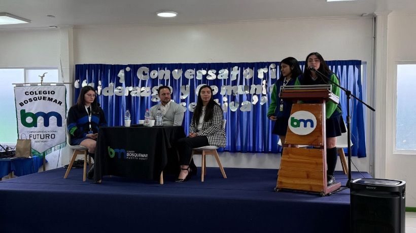 Alcalde de Puerto Montt visitó el Colegio Bosquemar para tratar temas de liderazgo y comunicación asertiva Alcalde de Puerto Montt visitó el Colegio Bosquemar para tratar temas de liderazgo y comunicación asertiva