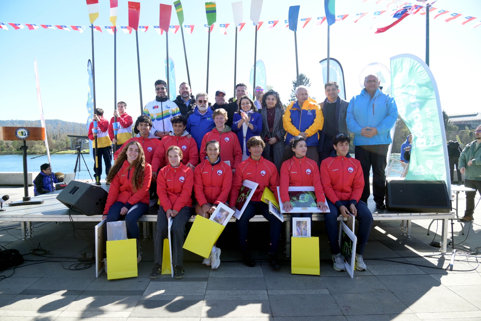 Homenajearon a jóvenes remeros que brillaron en Juegos Panamericanos Junior Homenajearon a jóvenes remeros que brillaron en Juegos Panamericanos Junior