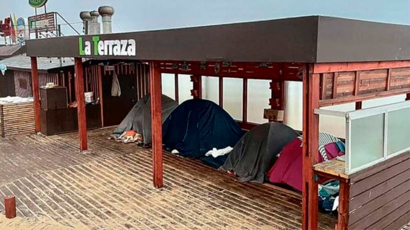 Vecinos critican uso de carpas y mala iluminación en borde costero de Viña Vecinos critican uso de carpas y mala iluminación en borde costero de Viña