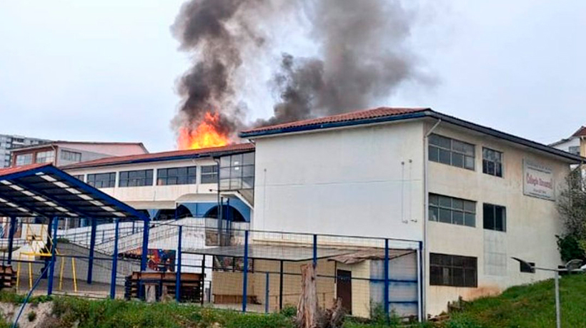 [VIDEO] Incendio consumió dos viviendas en Viña del Mar: presentó peligro de propagación a clínica Bupa Reñaca