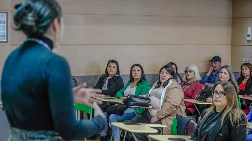 Más de 70 funcionarios del Biobío que trabajan con personas mayores reciben certificación en manipulación de alimentos Más de 70 funcionarios del Biobío que trabajan con personas mayores reciben certificación en manipulación de alimentos