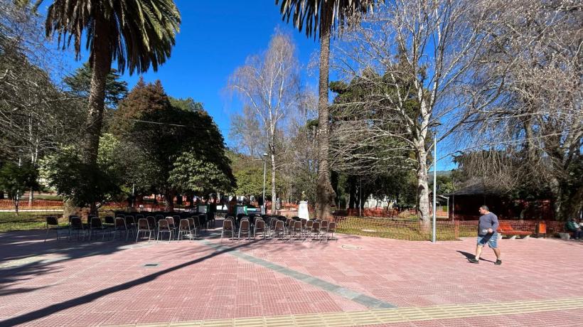 Inauguran mejoramiento de la Plaza de Armas de Contulmo: obras beneficiarán a más de 3 mil personas