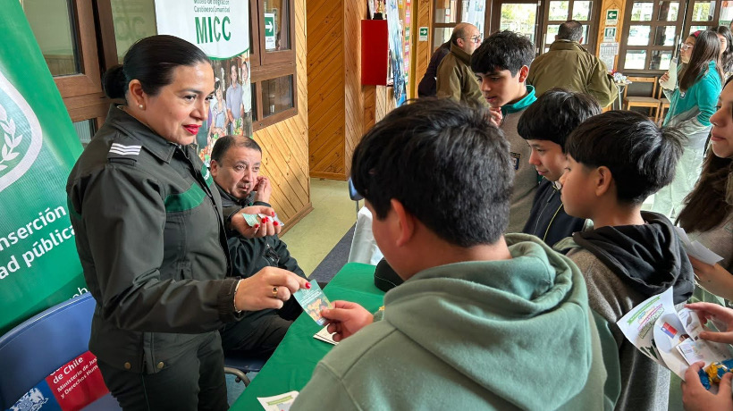 Feria preventiva integral contra la violencia escolar en Ancud