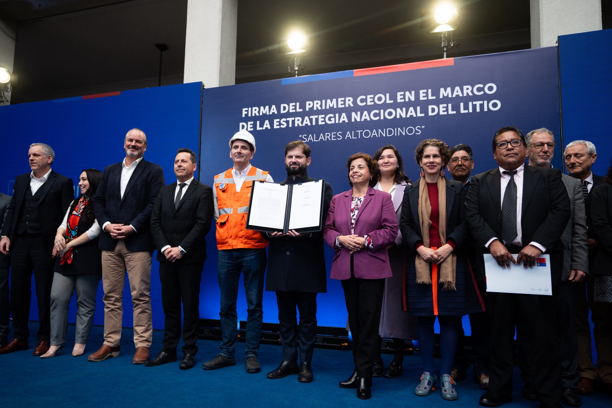 Tras firma de primer contrato por litio: Ejecutivo estima ingresos que superan los 15 mil millones de dólares