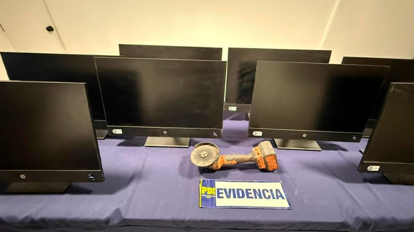 Fiscalía del Tamarugal y PDI recuperan computadores robados en colegio de Alto Hospicio Fiscalía del Tamarugal y PDI recuperan computadores robados en colegio de Alto Hospicio