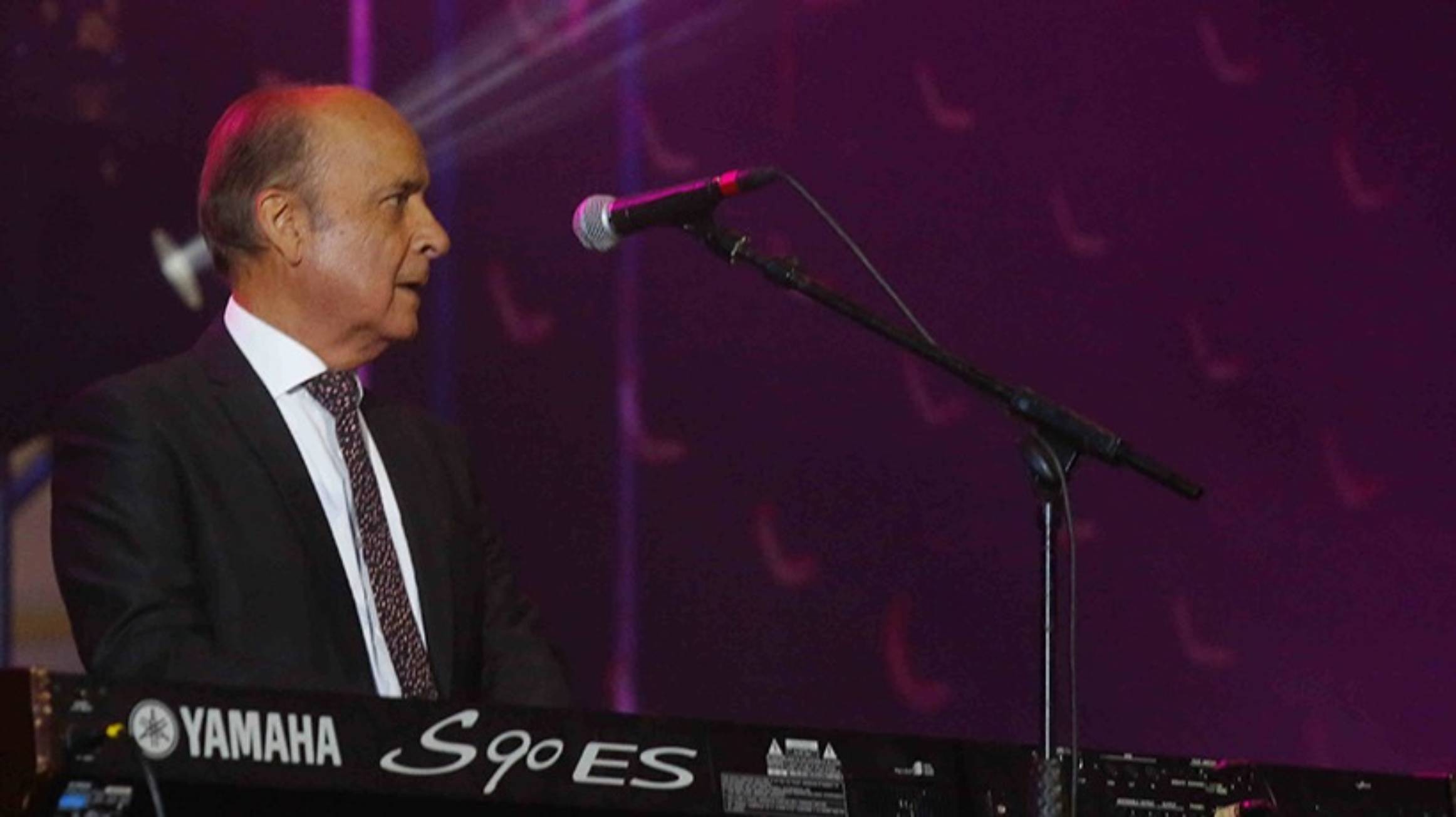 Ex director de orquesta del Festival de Viña lanza dura crítica al show sinfónico de Pablo Chill-E Ex director de orquesta del Festival de Viña lanza dura crítica al show sinfónico de Pablo Chill-E