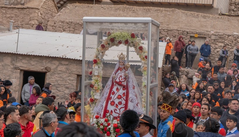 Fiesta de Ayquina: 70 mil fieles iniciaron celebración en poblado precordillerano Fiesta de Ayquina: 70 mil fieles iniciaron celebración en poblado precordillerano