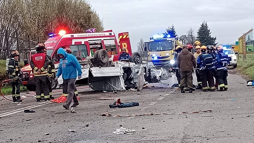 Volcamiento de camión en Chonchi dejó a un herido grave Volcamiento de camión en Chonchi dejó a un herido grave