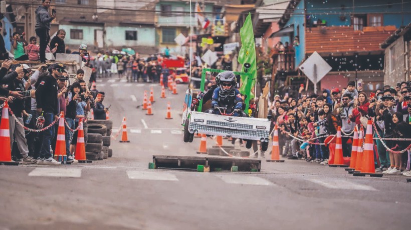 Vibrante segunda versión de Carrera de Autos Locos