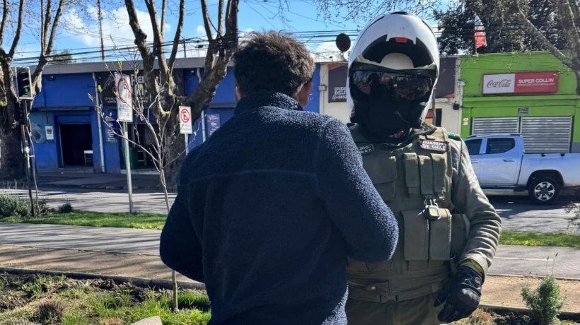 Carabineros detuvo a 5 sujetos en el centro de Chillán en operativo "40 Minutos" Carabineros detuvo a 5 sujetos en el centro de Chillán en operativo "40 Minutos"
