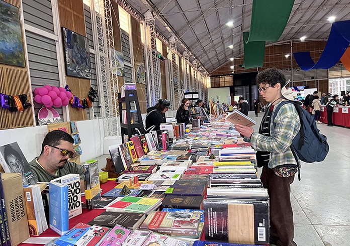 La CCM Valdivia abrió convocatoria para participar en 33° Feria del Libro La CCM Valdivia abrió convocatoria para participar en 33° Feria del Libro