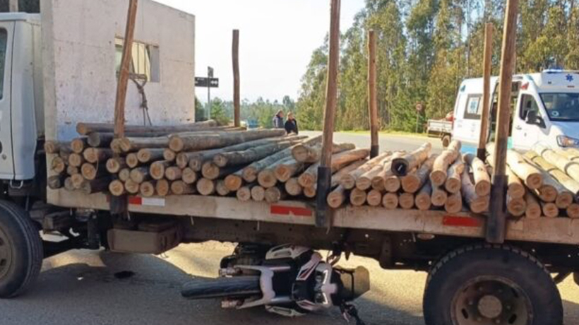 Caos matinal en el litoral: camión y moto colisionan en El Tabo, dejando dos fallecidos