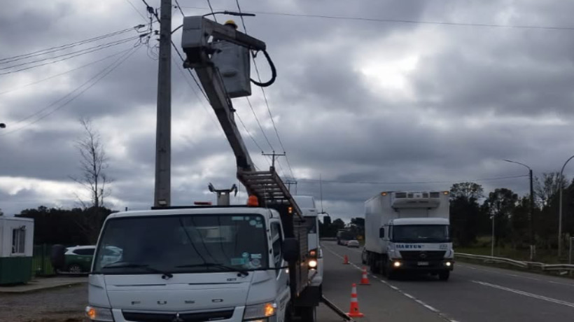 Ancud continúa realizando mantenciones y mejoras del alumbrado público