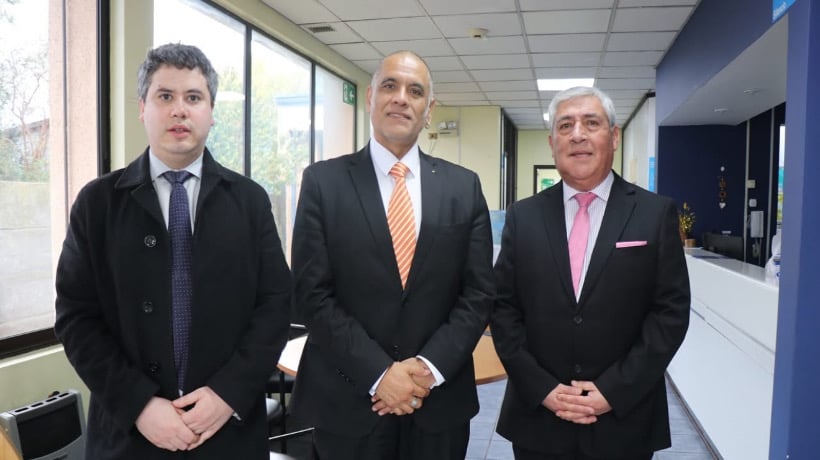 Alcalde de Castro y concejal se reúnen con fiscal para avanzar en proyecto de nueva fiscalía