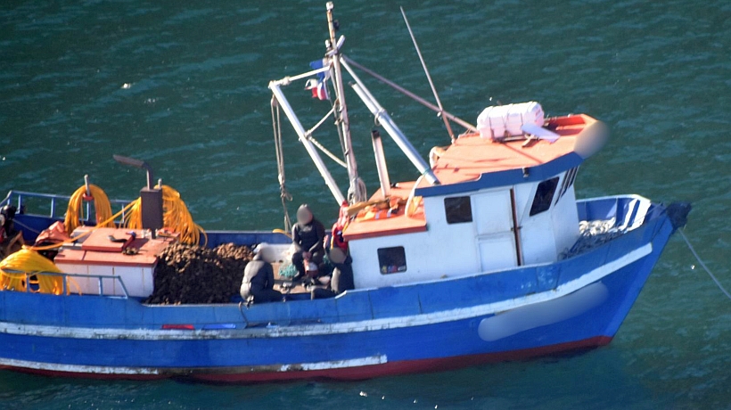 Detectan a embarcaciones de Los Lagos cometiendo pesca ilegal en zona contigua con Aysén