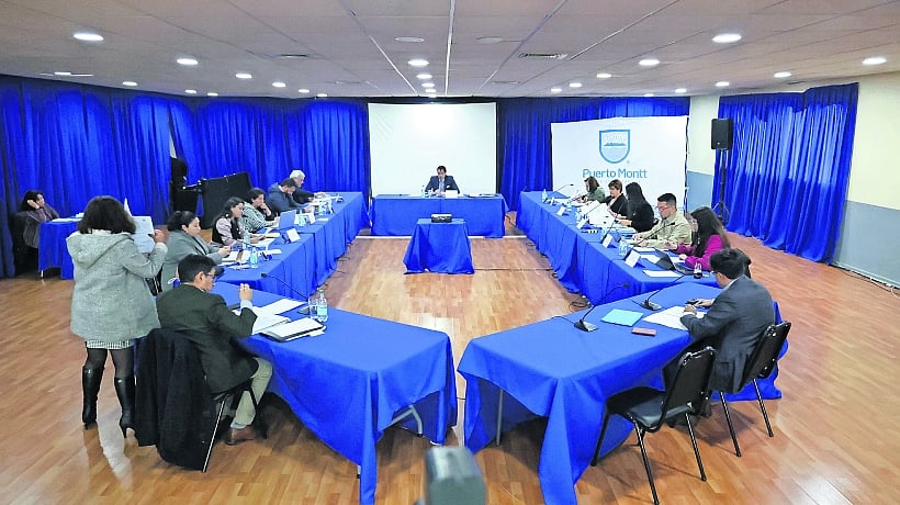 Sin fondos se quedó la Municipalidad de Puerto Montt para pagar sueldos a contrata Sin fondos se quedó la Municipalidad de Puerto Montt para pagar sueldos a contrata