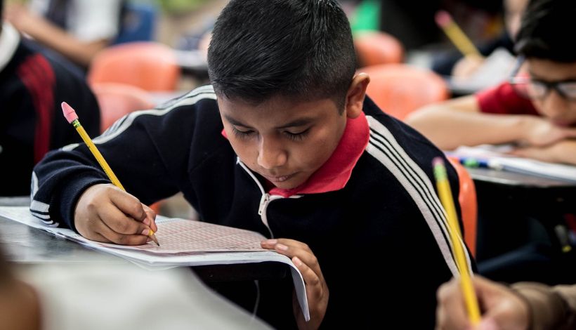 Según estudio: Chilenos consideran que la educación enfrenta desafíos críticos en seguridad y salud mental