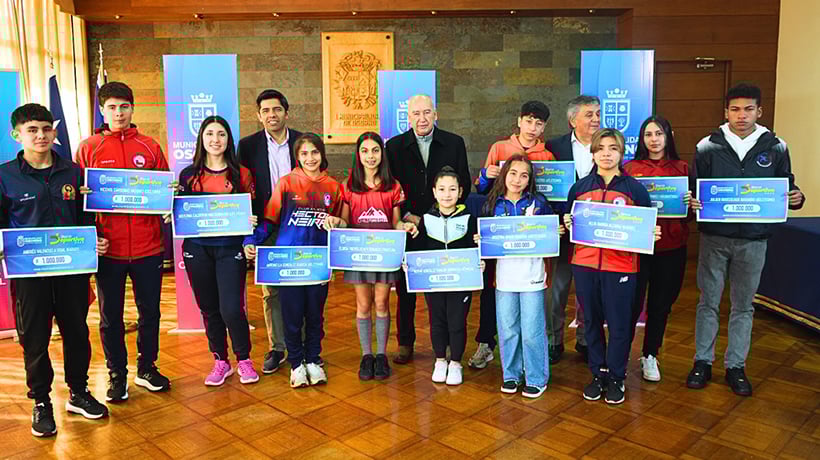 Entregan “Beca Deportiva Municipal 2025” a 12 jóvenes de Osorno Entregan “Beca Deportiva Municipal 2025” a 12 jóvenes de Osorno