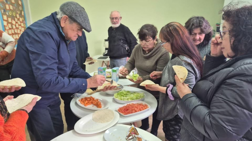 Chonchi: Personas mayores participan en taller de alimentación saludable en el Centro de Día