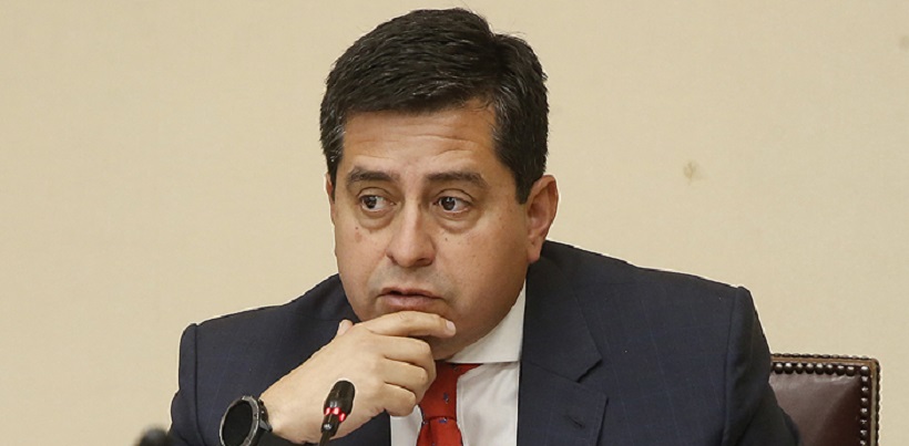 Senador Pedro Araya en 'rebeldía': justificó su voto en contra de ley que define multa por no votar